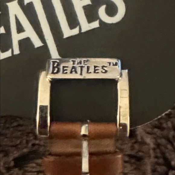 The Beatles Apple Corps Ltd. watch in its original wooden guitar-shaped case. - Picture 8 of 10